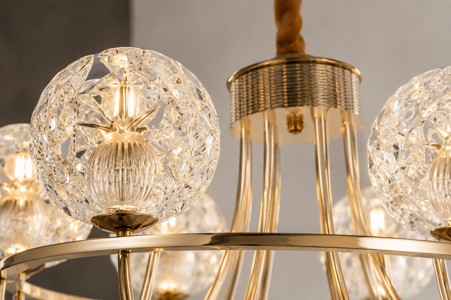 Candelabru Modern Auriu cu 6 Globuri – LED 96W, L70 cm, Stil Elegant și Luminos