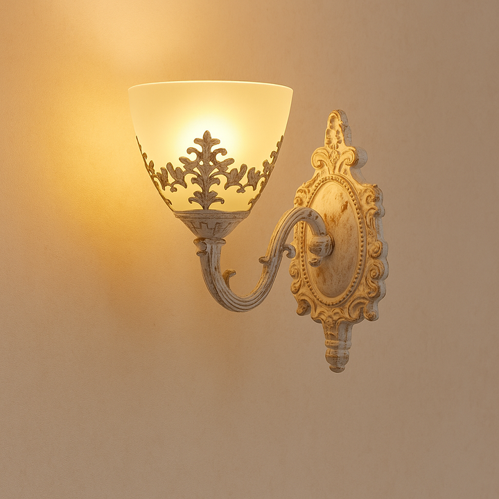 Aplica de perete vintage, 1 bec E27, L220×220×230 mm, finisaj alb-auriu, design ornamental clasic