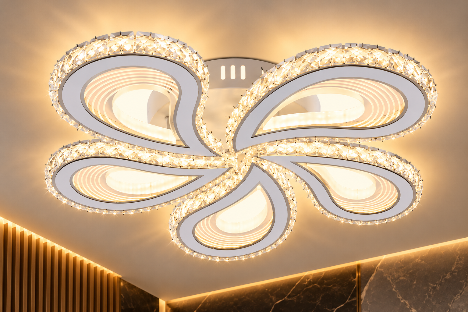 Lustră LED 7513/5 – Alb, cu 5 Brațe și Elemente Decorative din Cristal