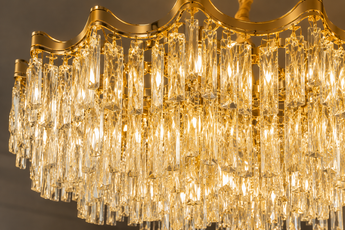 Candelabru Auriu cu Cristale – 5×E27, Ø39 cm, Design Clasic Compact