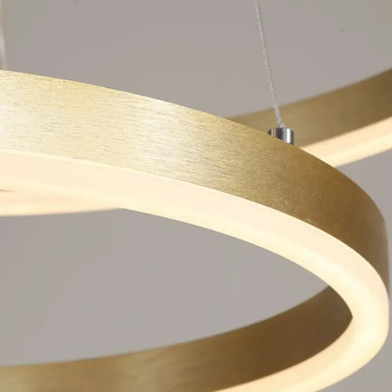 Pendul LED modern cu 2 cercuri suspendate, 140W, Ø500×H1500 mm, lumină reglabilă 3000K–6500K, telecomandă inclusă, finisaj auriu GD