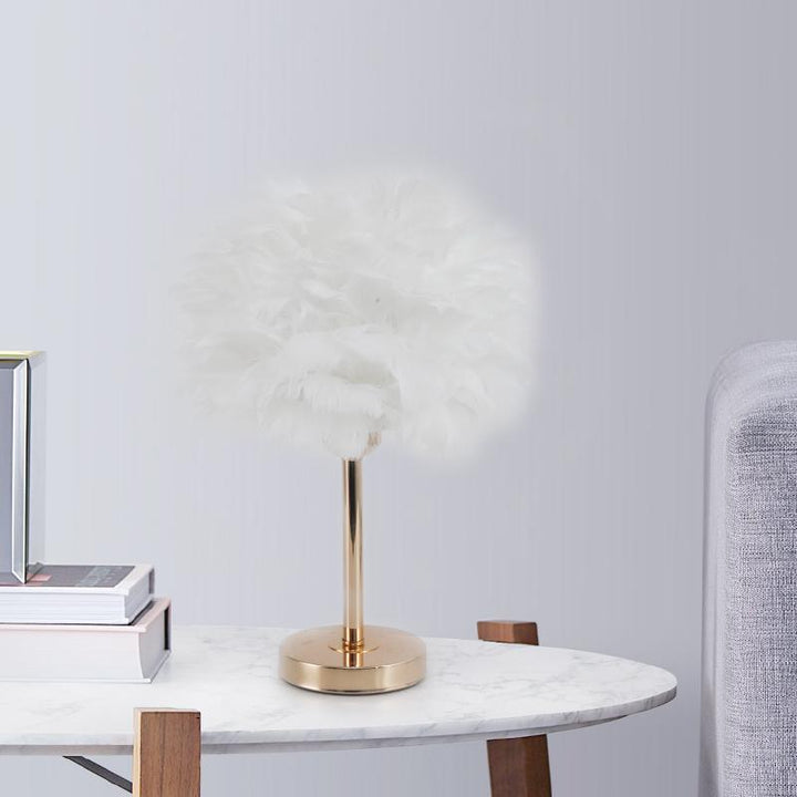 Veioza Decorativa cu Pene Albe si Baza Aurie, E27, PJA01