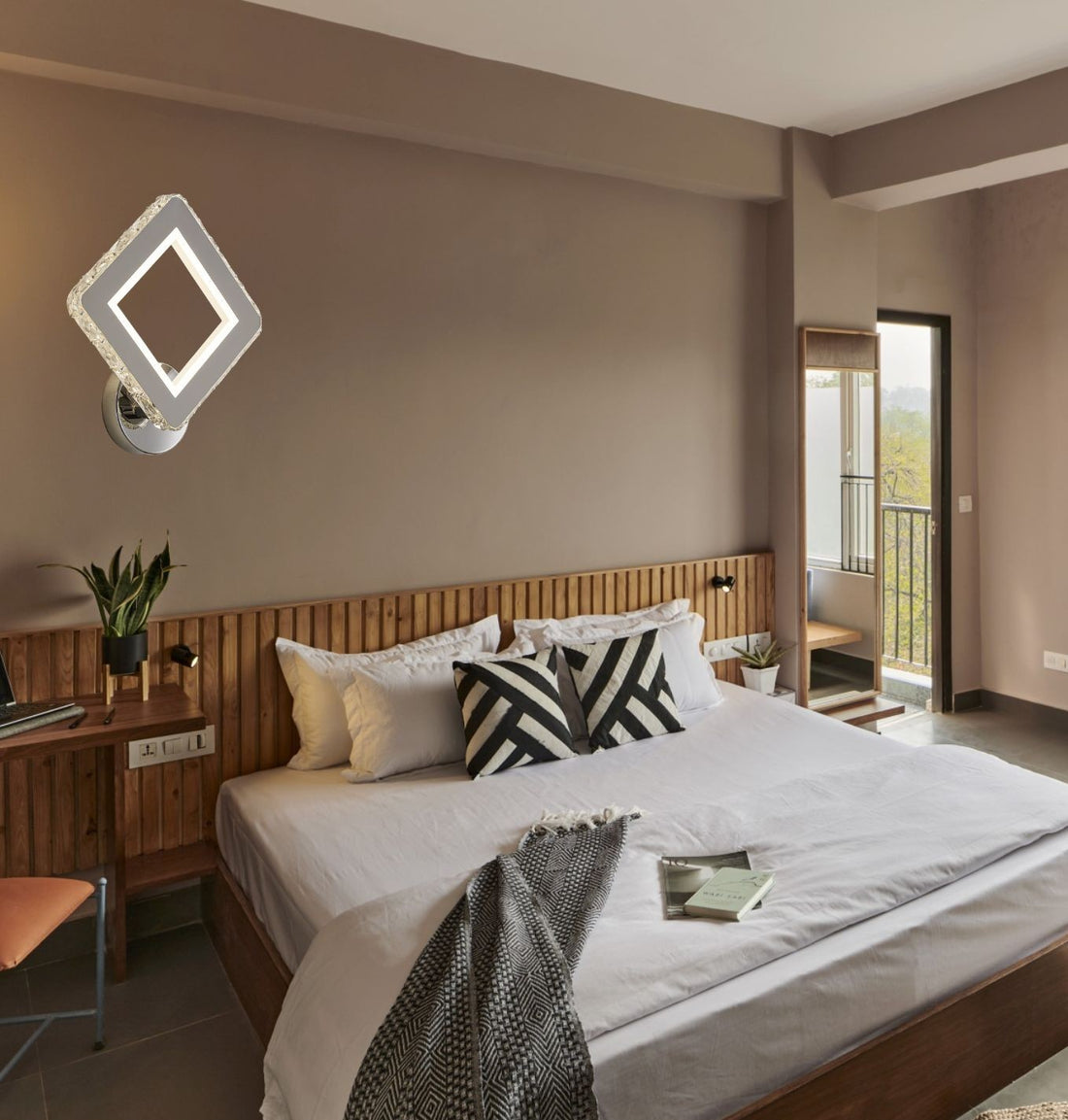 Aplica LED Perete Cristal 34W, Lumina Reglabila 3500-6500K, Design Modern Romboidal – Model 2881