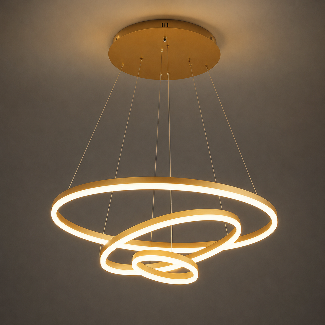 Pendul LED cu 3 cercuri suspendate, 140W, Ø600×H1500 mm, lumină reglabilă 3000K–6500K, telecomandă inclusă, finisaj GD