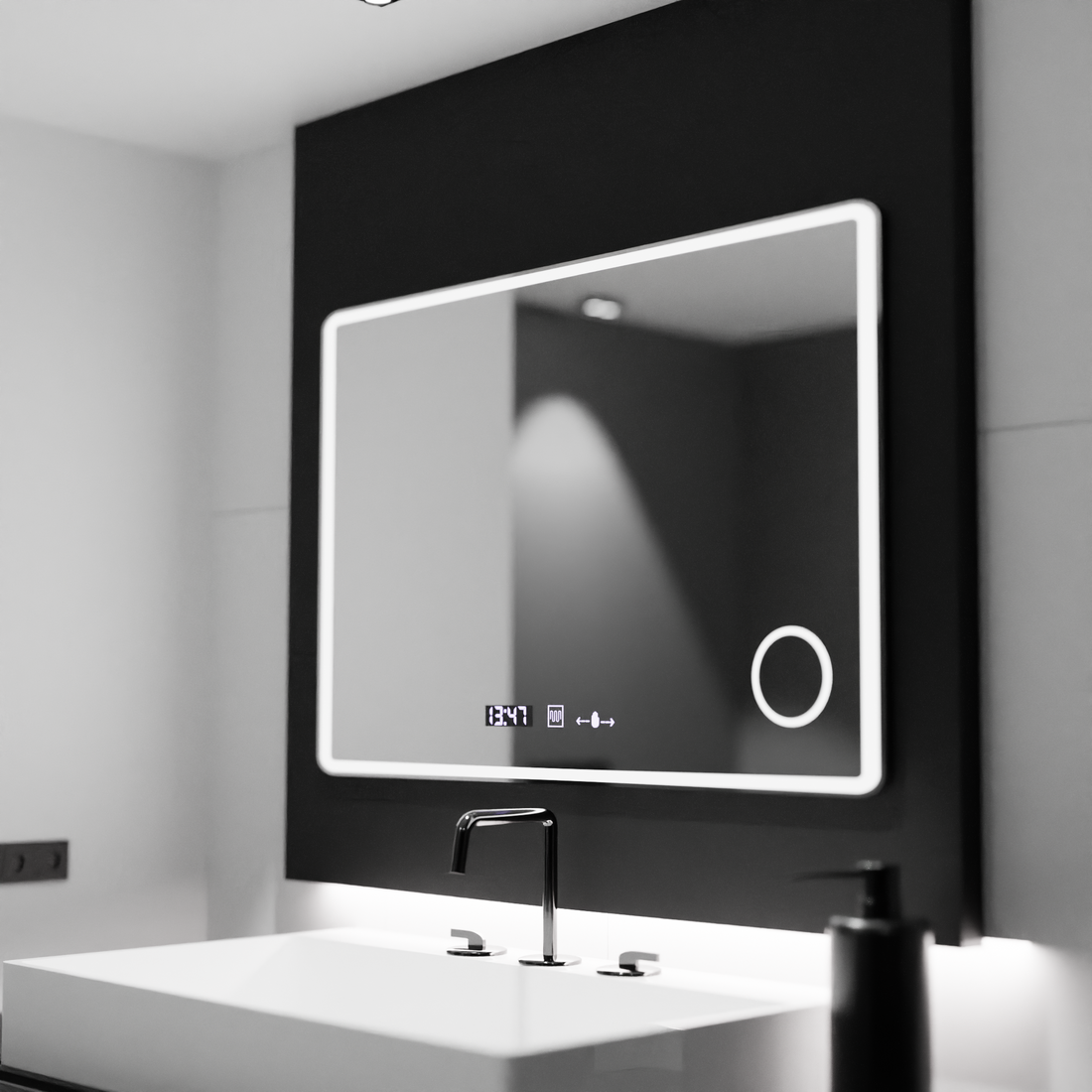 Oglinda LED dreptunghiulara 120×80 cm cu senzor, dezaburire, ceas și lumină reglabilă