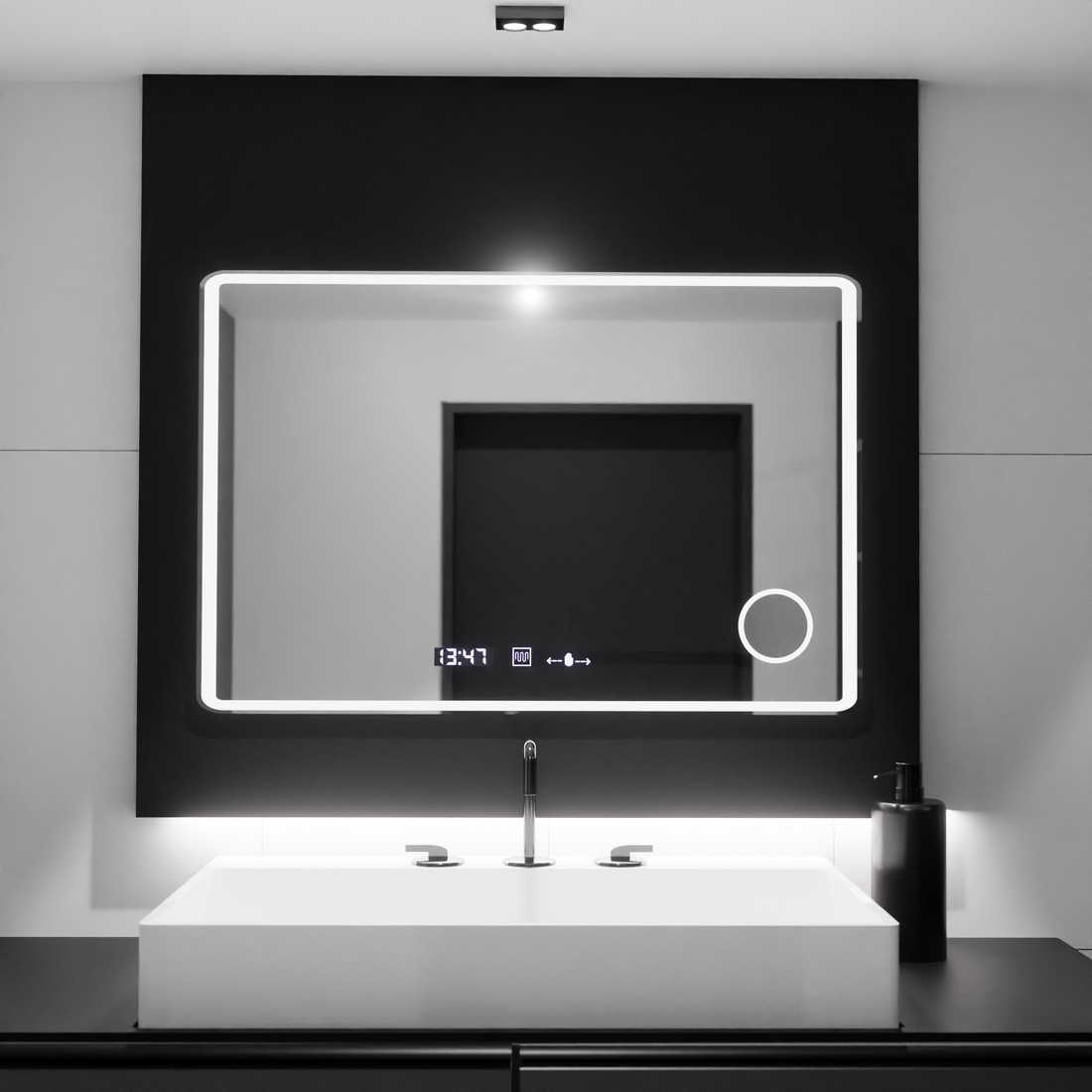 Oglinda LED dreptunghiulara 120×80 cm cu senzor, dezaburire, ceas și lumină reglabilă