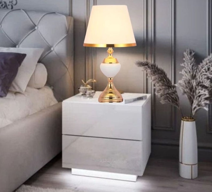 Veioza decorativa 8620, Alb, în stil clasic elegant